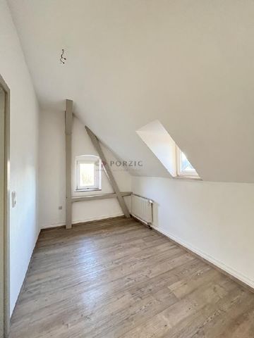 Großzügige Dachgeschossperle mit 3 Zimmern & Einbauküche! - Photo 5