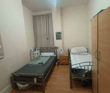 Room in a Shared Flat, Mitcham Road, SW17 - Photo 1