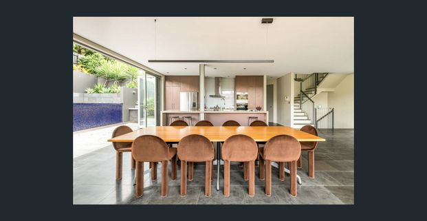 Wide modern residence on cusp of harbour/parkland - Photo 1