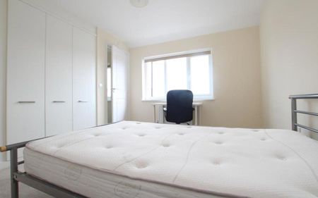 STUDENT PROPERTY - A superb six bedroom property in a brand new development of Stoke Gifford (close to UWE) on a fully furnished basis with bills excluded. - Photo 2