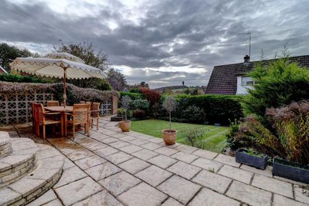 4 bedroom detached house to rent - Photo 2