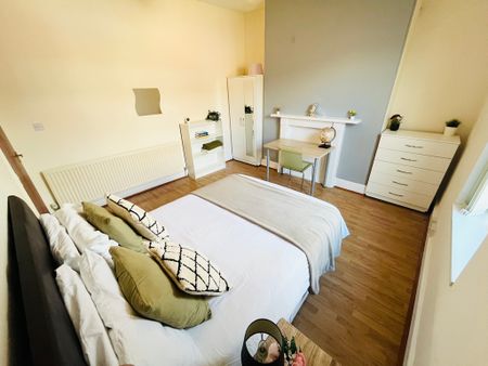 4 Bed Student Accommodation - Photo 2