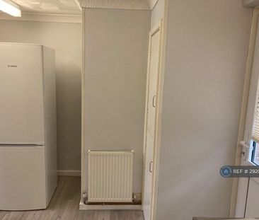 4 bedroom end of terrace house to rent - Photo 6