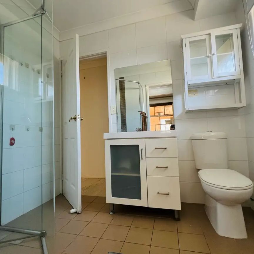 “Quiet Block & Study Room & Close to Caste Tower Shopping Mall and Castle Hill Metro Station & Walk to Castle Hill Public School” - Photo 1