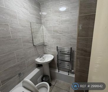 4 bedroom flat to rent - Photo 6