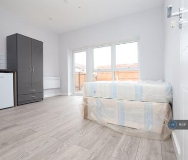 Studio to rent - Photo 6