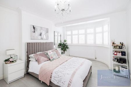 4 bedroom semi-detached house to rent - Photo 5