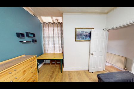 4 Bed Terraced House, Landcross Road, M14 - Photo 2