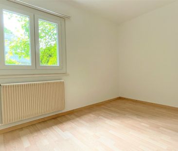 Rent a 4 rooms apartment in Zuchwil - Photo 2