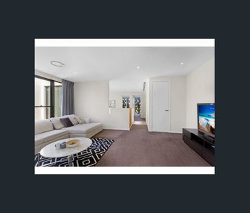 Modern Family Home in Benowa - Photo 2