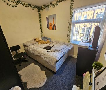 7 Bed - 80 Estcourt Avenue, Headingley, Leeds - LS6 3ET - Student - Photo 4