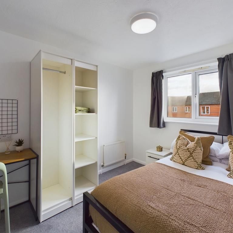 6 bedroom house to rent - Photo 1