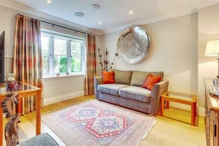 Harcourt House, St. Andrews Road, Henley-on-thames, Oxfordshire, RG9 - Photo 2