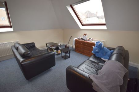 3 Bedroom Flat To Rent in Westbourne - £1,718 pcm Tenancy Info - Photo 5