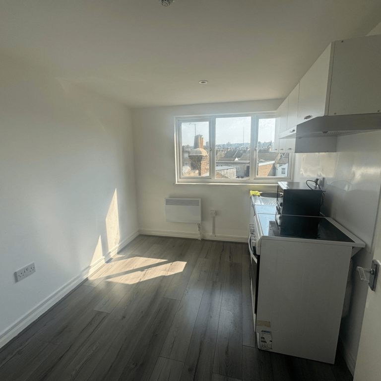 Studio to rent - Photo 1