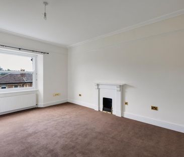 3 Bed Flat - Photo 1