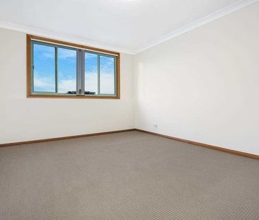 Spacious 3-Bedroom Apartment in Prime Wollongong Location - Photo 5