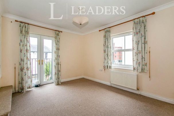 2 bedroom end of terrace house to rent - Photo 1
