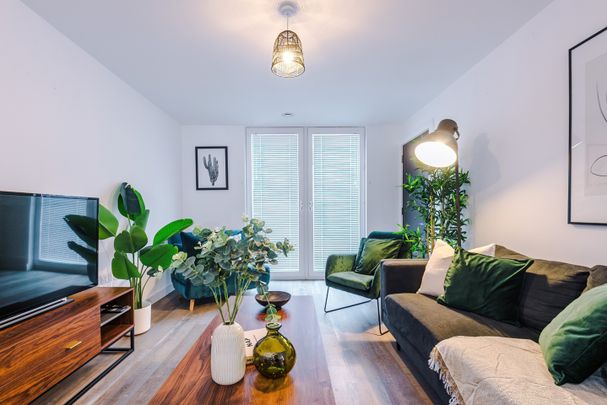 3 Bed Flat, Talbot Rd, M16 - Photo 1