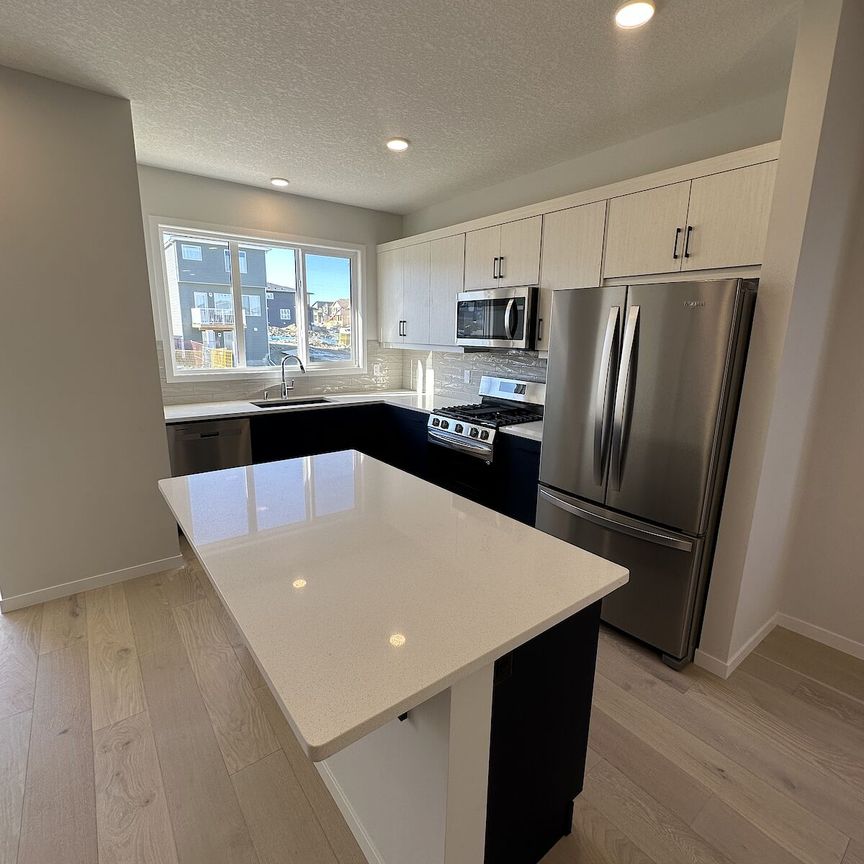 89 Edith Gate NW, Calgary - Photo 1