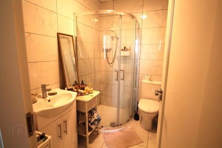 Flat 4, 8 Kinnegar Drive, Holywood, BT18 9JQ - Photo 5