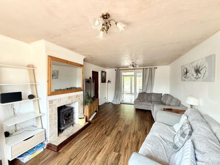 3 bedroom semi-detached house to rent - Photo 2