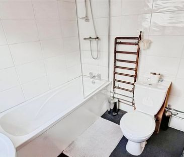 Well-presented 2-Bed Terraced House with Spacious Lounge/Diner – Cl... - Photo 5