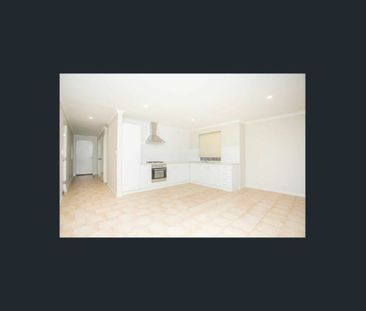 A Bright Three Bedroom Home with Its Own Courtyard - Photo 5
