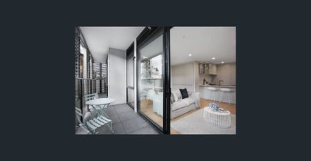 Two bedroom two bathroom light filled apartment - Photo 4