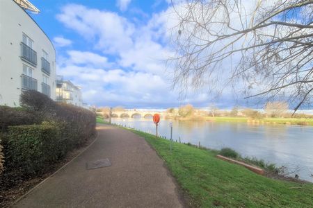 Bridge Wharf, Chertsey - Photo 5