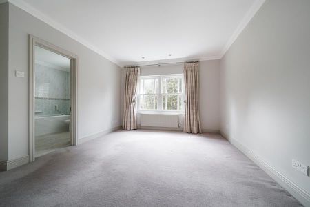 4 bedroom detached house to rent - Photo 4