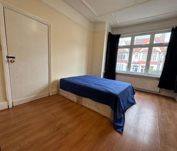 Studio Flat, Broxholm Road, SE27 - Photo 2