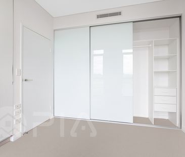 Luxurious 1 bedroom apartment close to amenities for lease - Photo 2