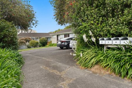 Tidy good sized two bedroom unit. - Photo 5