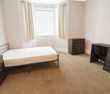 6 Bed Student Accommodation - Photo 2