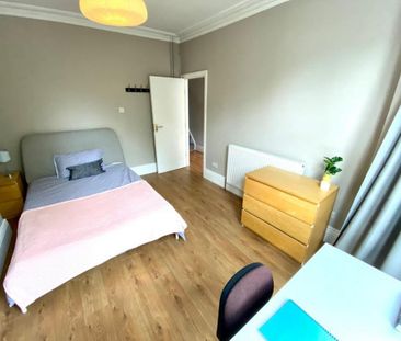 4 bedroom terraced house to rent - Photo 1