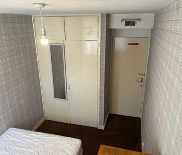 Room in a Shared House, Signal Drive, M4O - Photo 3