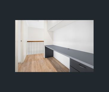 SPACIOUS AIR-CONDITIONED TOWNHOUSE WITH LARGE PRIVATE FULLY FENCED ... - Photo 5