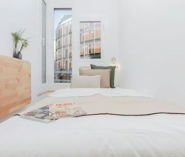 Plaça de Lesseps, Barcelona, Catalonia 08023 - Photo 3