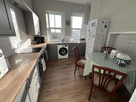 3 bedroom detached house to rent - Photo 4