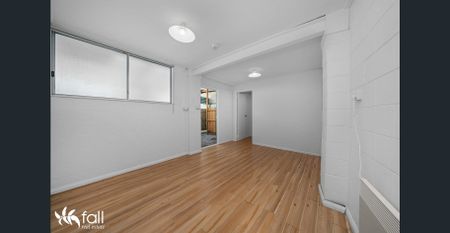 Character filled unit in good location - Photo 4