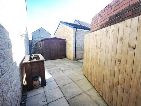 3 bedroom semi-detached house to rent - Photo 5