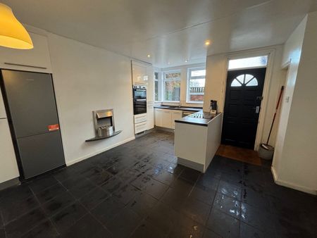 2 Bed Terraced House, Warrels Grove, LS13 - Photo 5