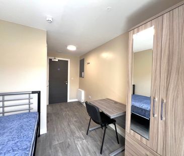 6 Bed Flat, Bristol, BS2 - Photo 4