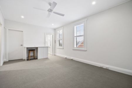 RENOVATED STUDIO IN PRIME LOCATION - BY APPOINTMENT - Photo 2