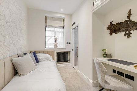 3 bedroom flat in Mayfair - Photo 3