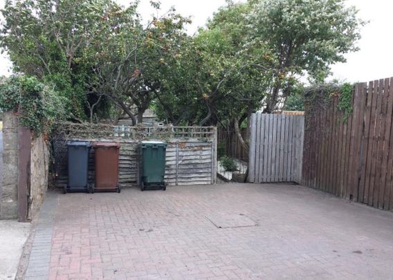 3 Bed Bungalow, Gilmerton Station Road, EH17 - Photo 1