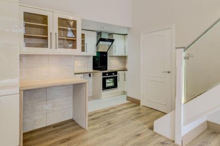 2 bedroom property to let - Photo 4