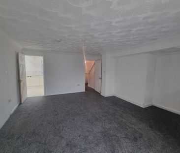 Hillcrest, Liverpool, L31 6AA - Photo 2