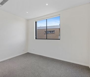 Large Split-Level Contemporary Apartment With Views! - Photo 1